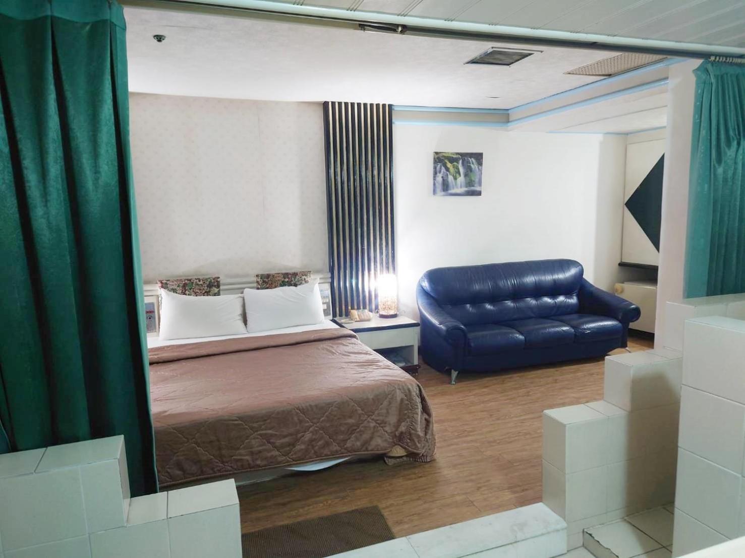 Modern Plaza Hotel Kaohsiung Quarto foto